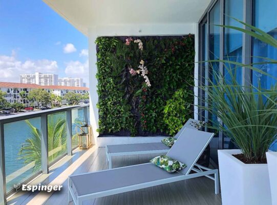 Balcony green wall 2 541x400 - دیوار سبز بالکن